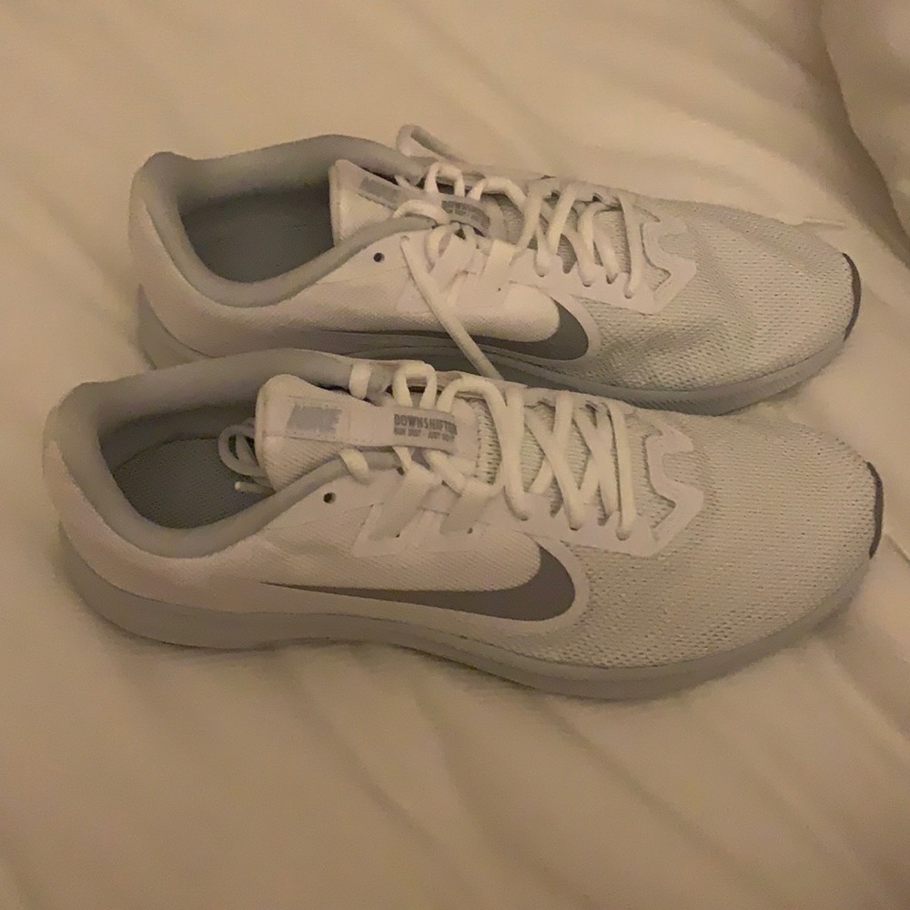 Nike shoes - Picture 1 of 4